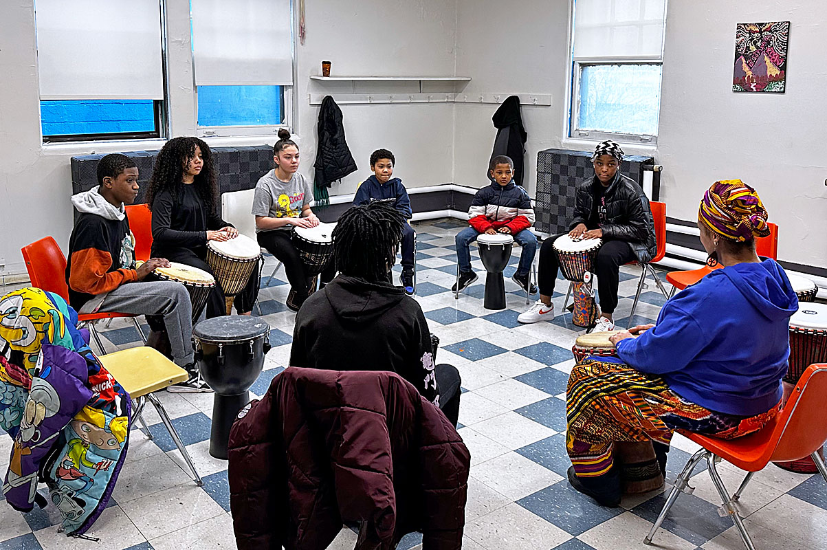 Hochstein returns to roots with classes on Joseph Avenue 