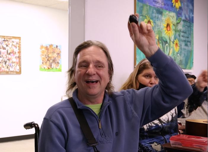 Hochstein group music class enables healing and self-expression