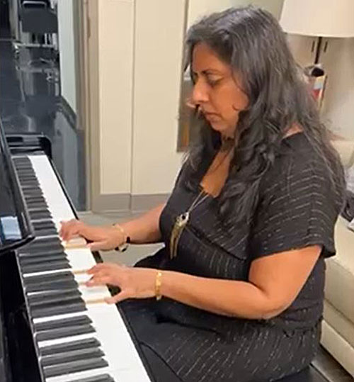 Bhavana-at-piano_web
